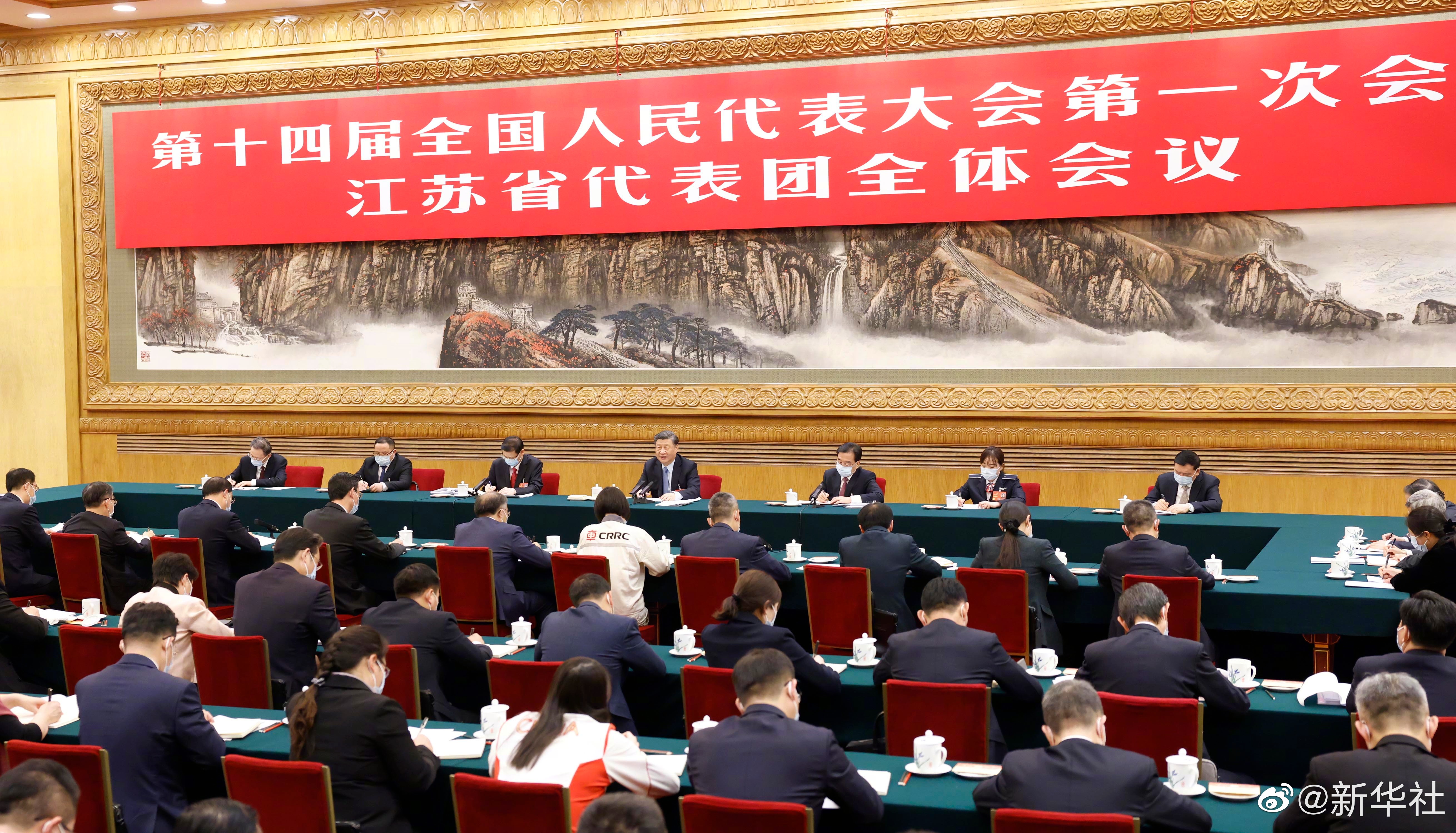 習(xí)近平總書記參加江蘇代表團(tuán)審議，現(xiàn)場聽取徐工集團(tuán)匯報發(fā)言，對徐工五年發(fā)展給予充分肯定和殷切期望