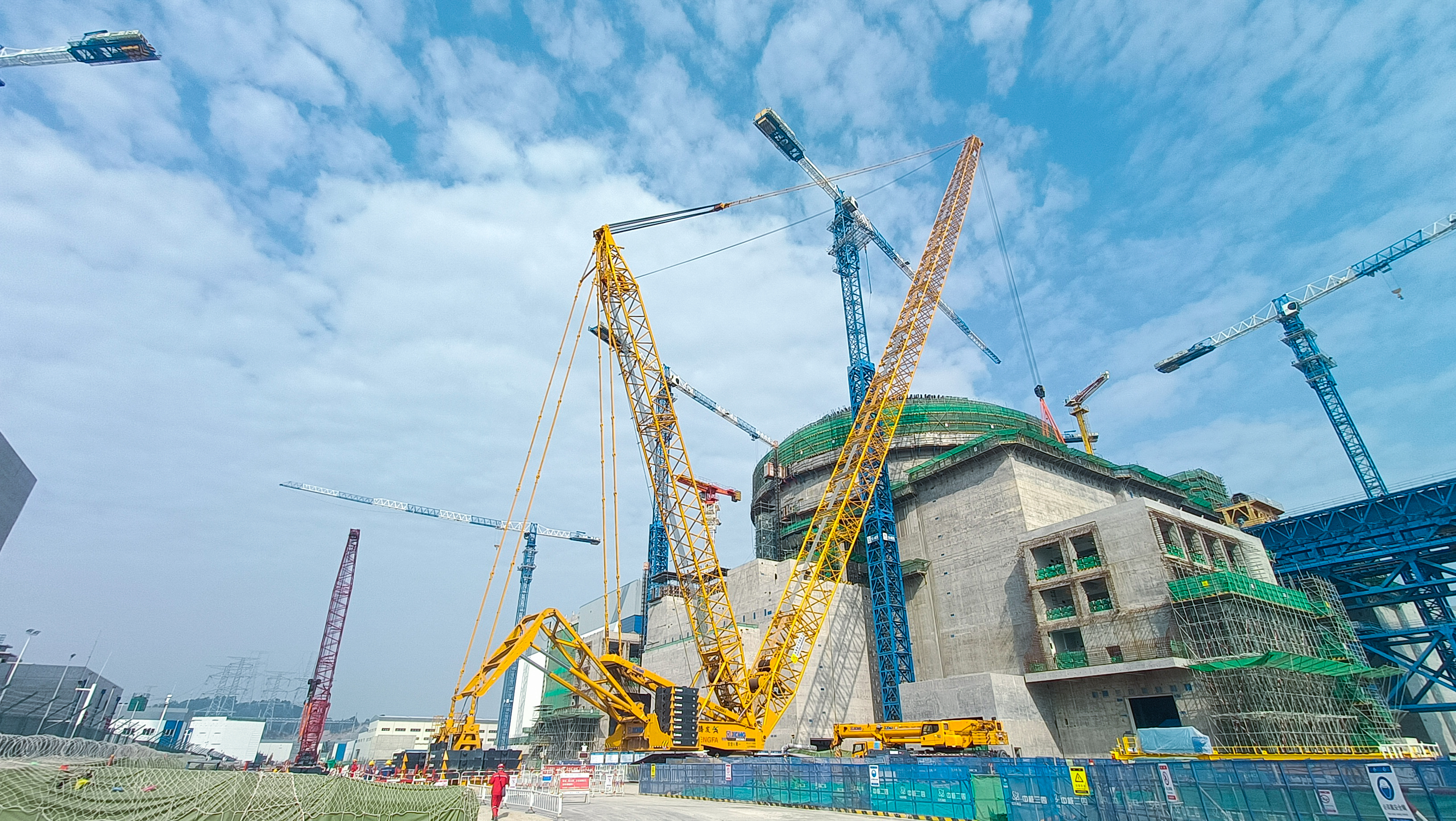 “穩(wěn)”字當(dāng)頭！徐工XGC800-I履帶起重機(jī)助建福建大型核電項(xiàng)目