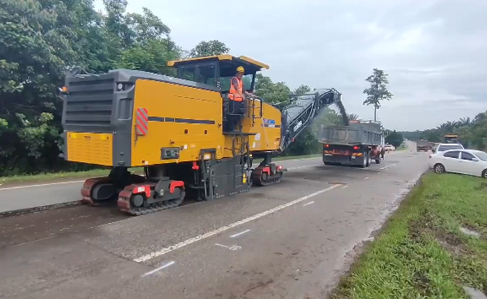徐工成套道路機(jī)械油面施工，這次在馬來西亞！