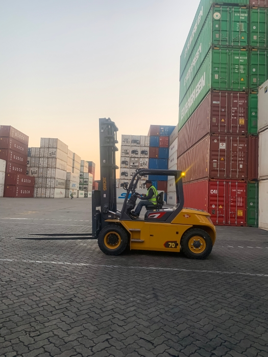 徐工叉車批量進(jìn)駐廈門港，一站式解決方案賦能港口物流新升級(jí)